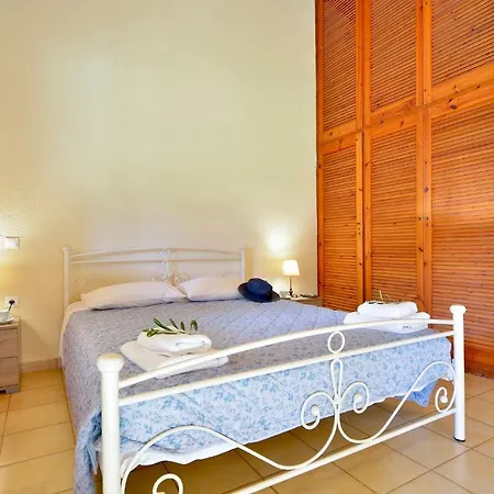 Lägenhet Renata & - Beachfront, Large Garden & Free Parking