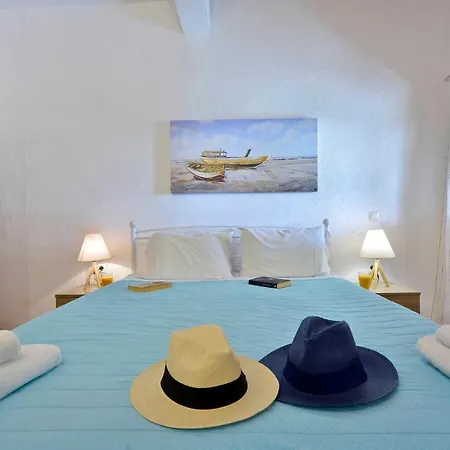 Renata & - Beachfront, Large Garden & Free Parking *
