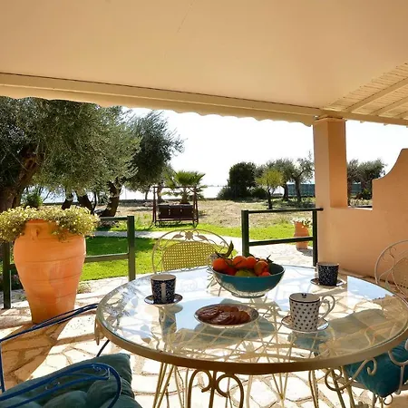 Renata & - Beachfront, Large Garden & Free Parking דירה בארבאטי