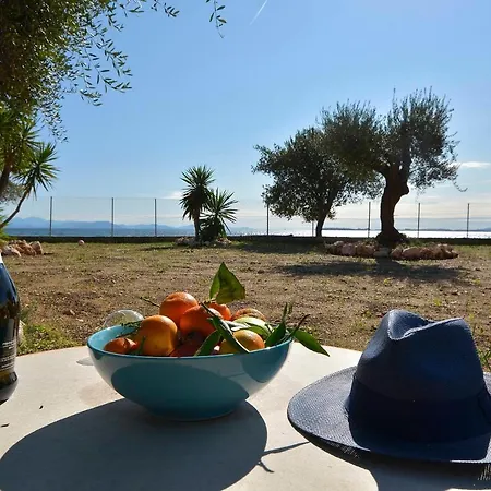 Renata & - Beachfront, Large Garden & Free Parking *