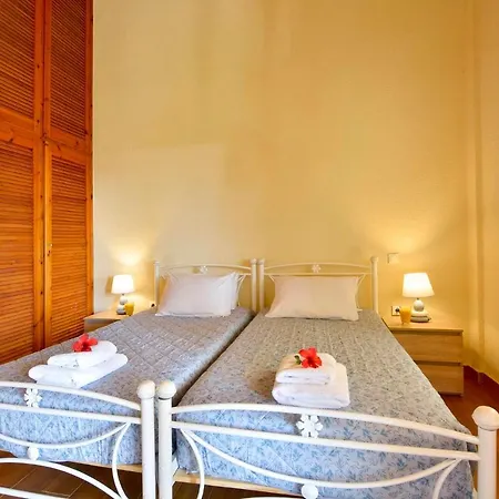 Renata & - Beachfront, Large Garden & Free Parking *