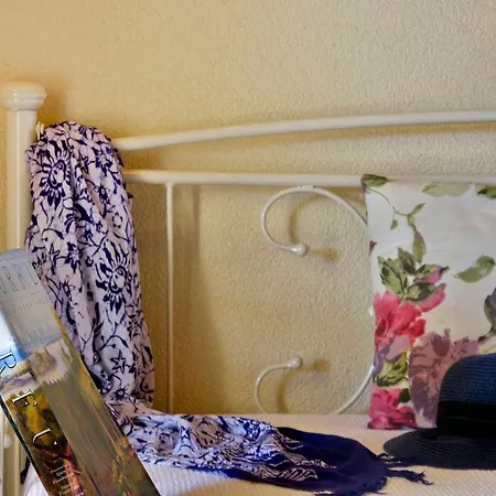 Renata & - Beachfront, Large Garden & Free Parking *