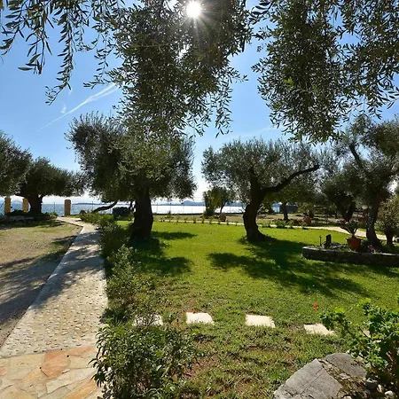 דירה Renata & - Beachfront, Large Garden & Free Parking בארבאטי