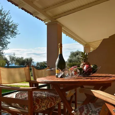Renata & - Beachfront, Large Garden & Free Parking * Barbati