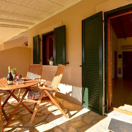 Renata & - Beachfront, Large Garden & Free Parking * Barbati