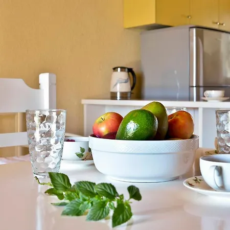 דירה Renata & - Beachfront, Large Garden & Free Parking בארבאטי