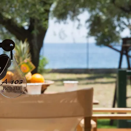 Renata & - Beachfront, Large Garden & Free Parking * Barbati
