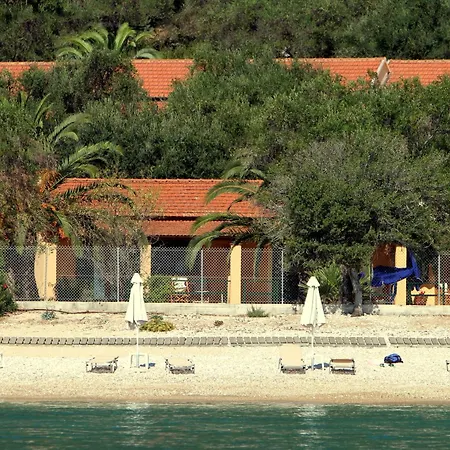 Renata & - Beachfront, Large Garden & Free Parking