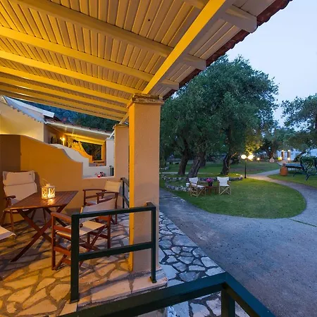 Renata & - Beachfront, Large Garden & Free Parking בארבאטי