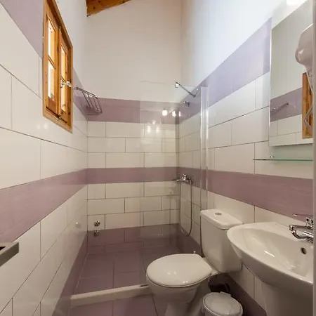 Renata & - Beachfront, Large Garden & Free Parking