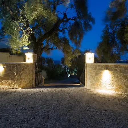 Renata & - Beachfront, Large Garden & Free Parking Barbati