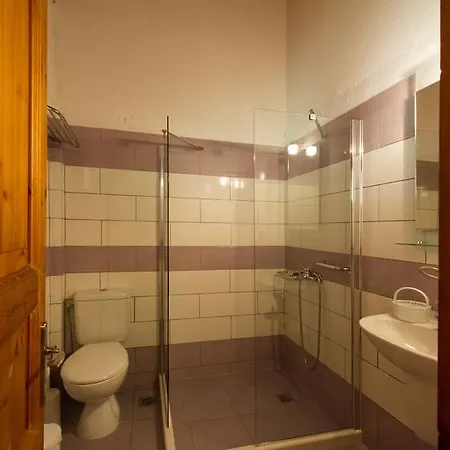 Renata & - Beachfront, Large Garden & Free Parking דירה