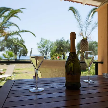Renata & - Beachfront, Large Garden & Free Parking * בארבאטי