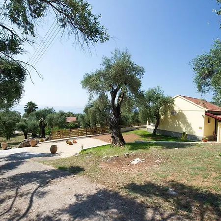 Renata & - Beachfront, Large Garden & Free Parking *
