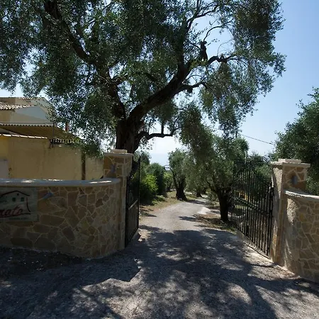 Renata & - Beachfront, Large Garden & Free Parking * Barbati