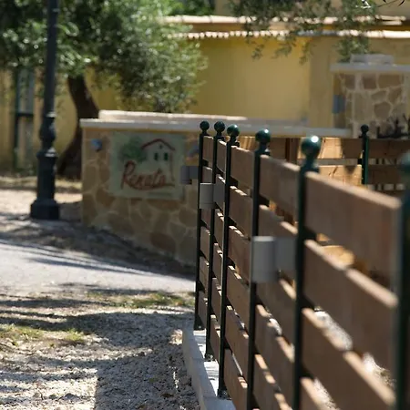 Renata & - Beachfront, Large Garden & Free Parking בארבאטי