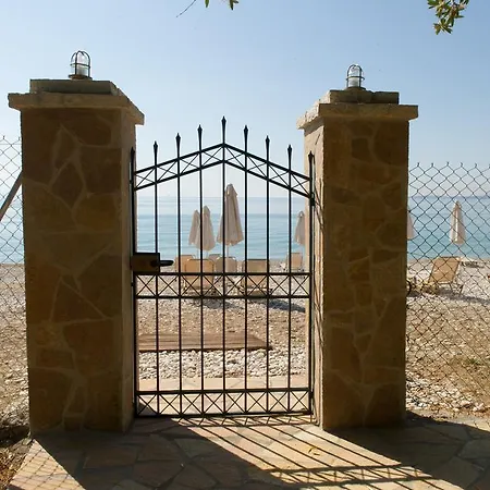 Renata & - Beachfront, Large Garden & Free Parking * Barbati