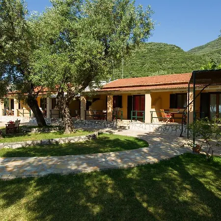 Renata & - Beachfront, Large Garden & Free Parking Barbati