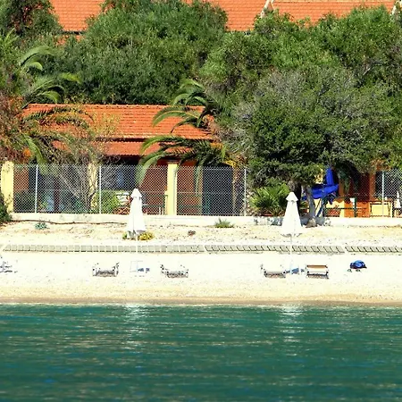 דירה Renata & - Beachfront, Large Garden & Free Parking בארבאטי